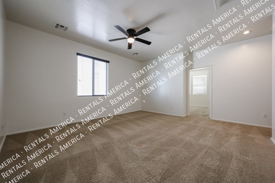 Spacious 4 bed 3 bath With Move In Special property image