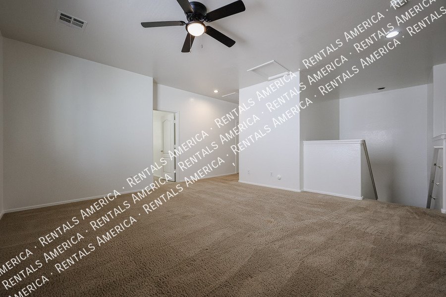 Spacious 4 bed 3 bath With Move In Special property image