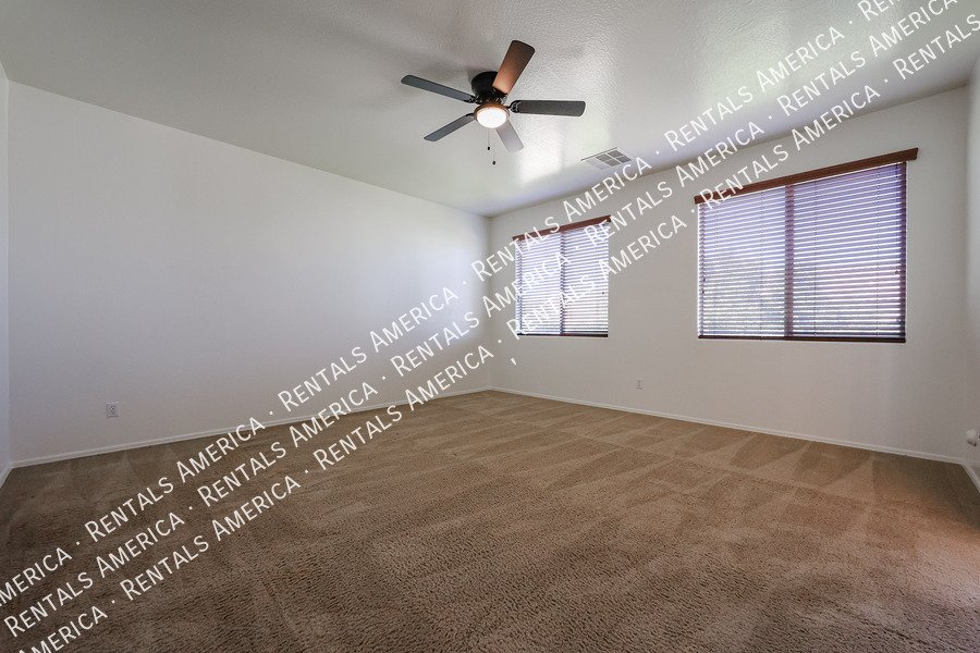 Spacious 4 bed 3 bath With Move In Special property image