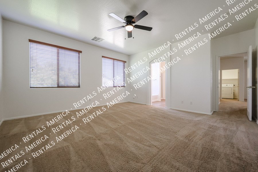 Spacious 4 bed 3 bath With Move In Special property image