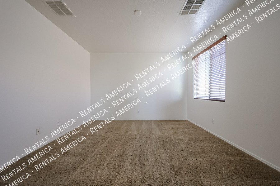 Spacious 4 bed 3 bath With Move In Special property image