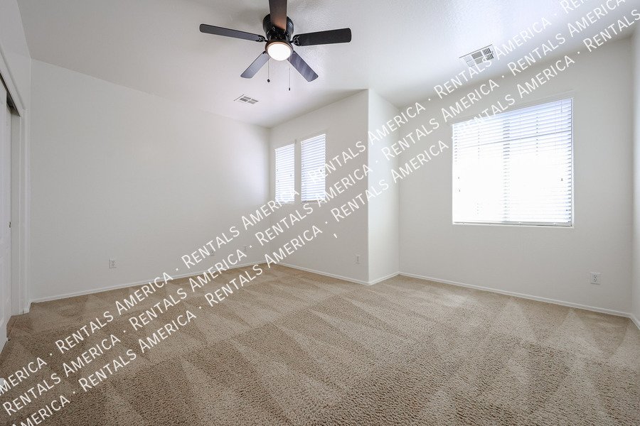 Spacious 4 bed 3 bath With Move In Special property image