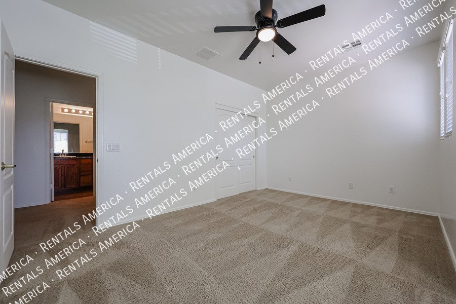 Spacious 4 bed 3 bath With Move In Special property image