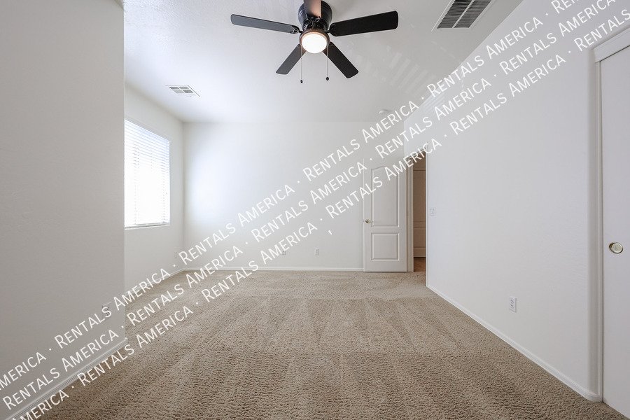 Spacious 4 bed 3 bath With Move In Special property image