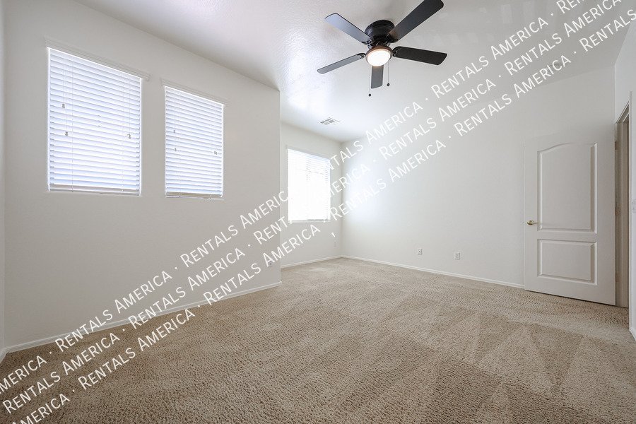 Spacious 4 bed 3 bath With Move In Special property image