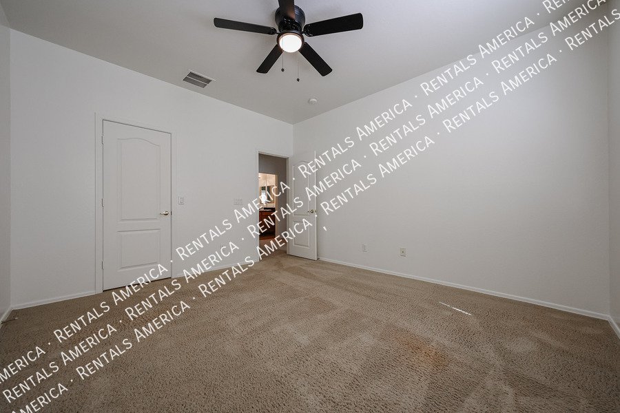 Spacious 4 bed 3 bath With Move In Special property image