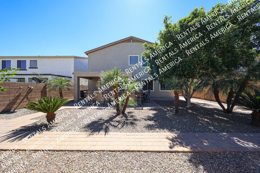 Spacious 4 bed 3 bath With Move In Special property image