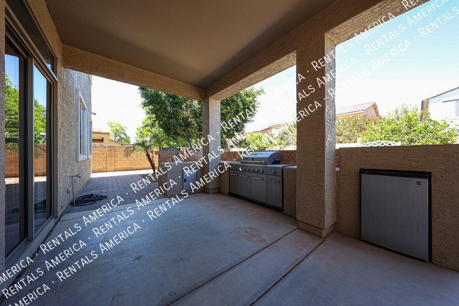Spacious 4 bed 3 bath With Move In Special property image