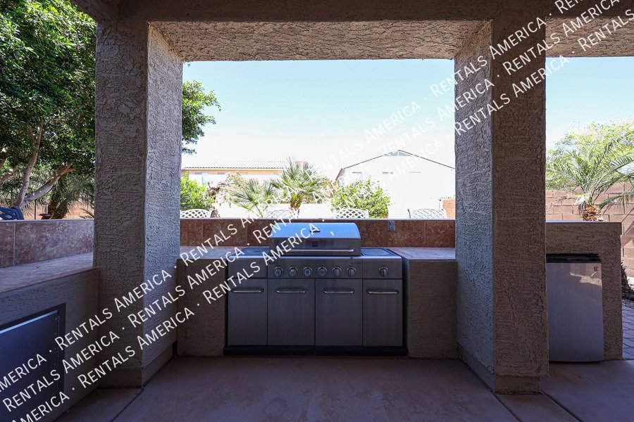 Spacious 4 bed 3 bath With Move In Special property image