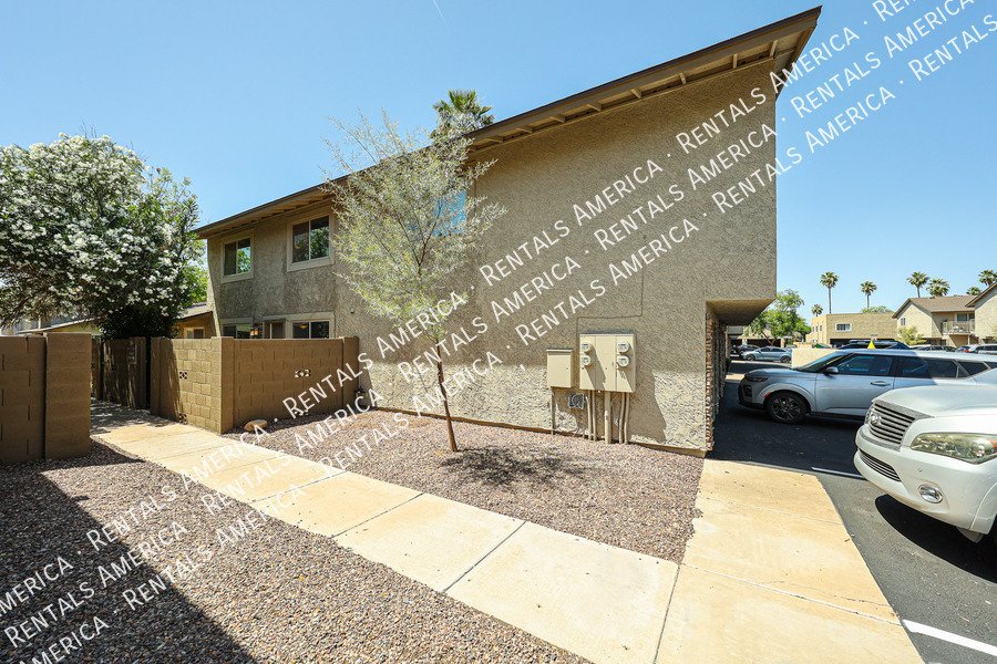 Condo w/ 1Car garage 2 bed 1 1/2 Bath, Community Pool property image