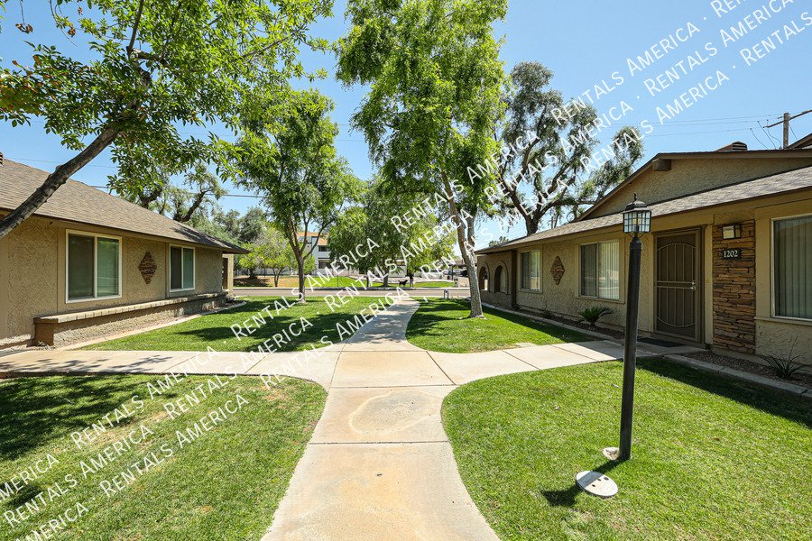 Condo w/ 1Car garage 2 bed 1 1/2 Bath, Community Pool property image