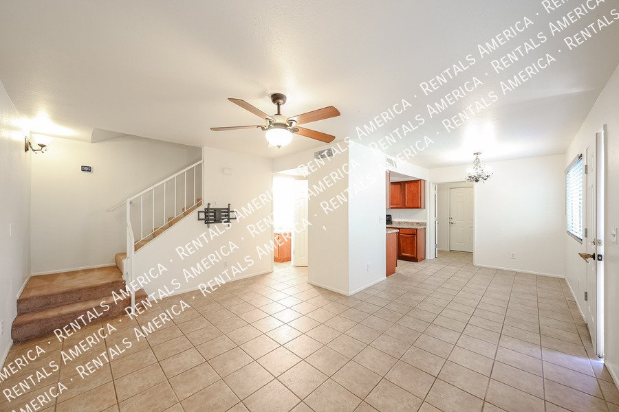 Condo w/ 1Car garage 2 bed 1 1/2 Bath, Community Pool property image