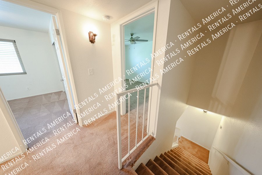 Condo w/ 1Car garage 2 bed 1 1/2 Bath, Community Pool property image