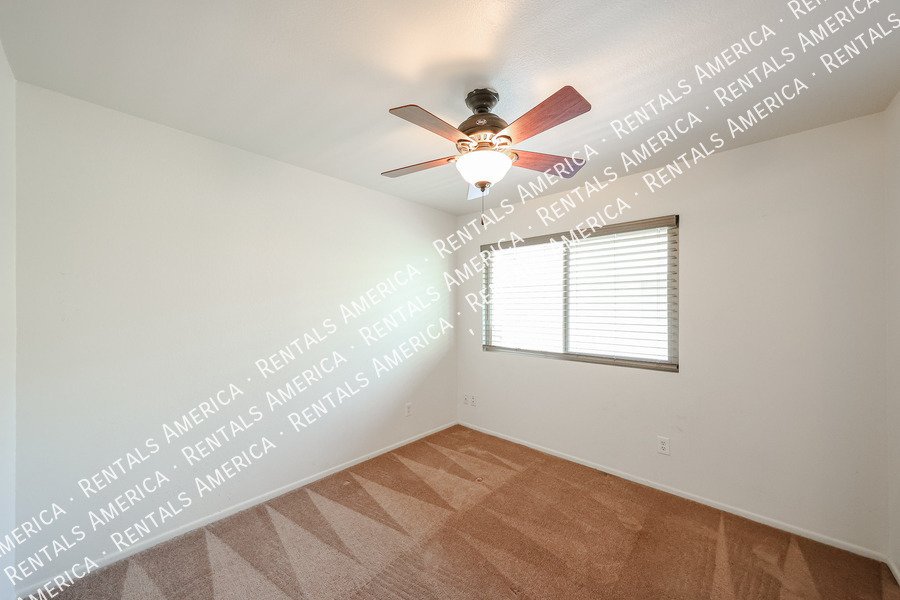 Condo w/ 1Car garage 2 bed 1 1/2 Bath, Community Pool property image