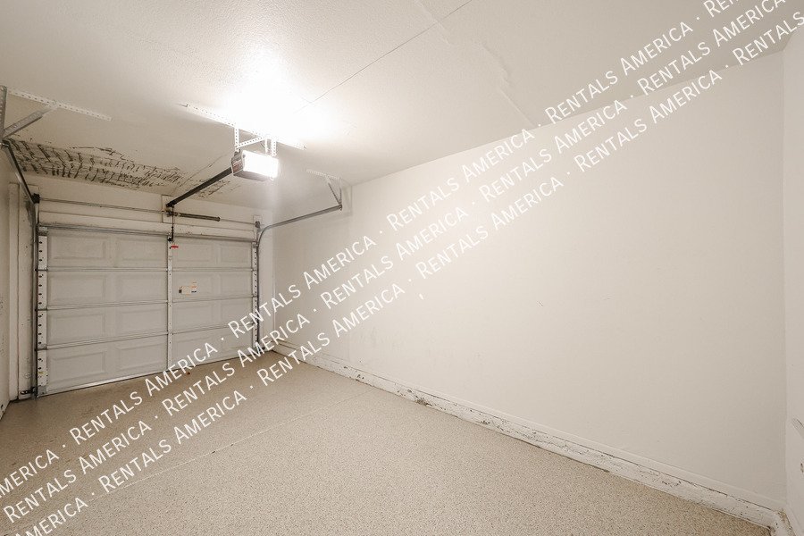 Condo w/ 1Car garage 2 bed 1 1/2 Bath, Community Pool property image