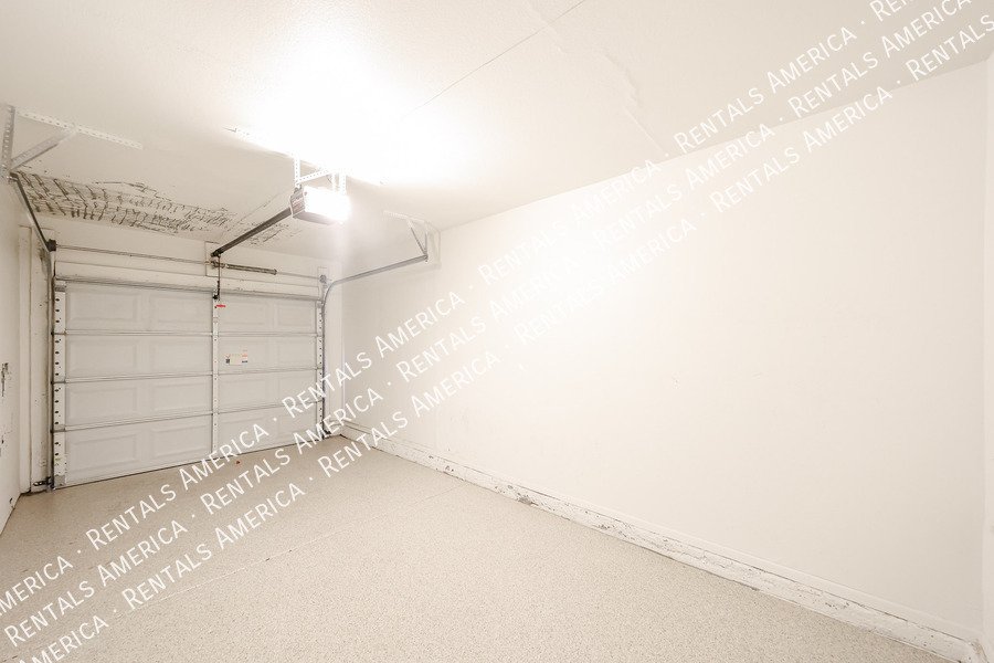 Condo w/ 1Car garage 2 bed 1 1/2 Bath, Community Pool property image