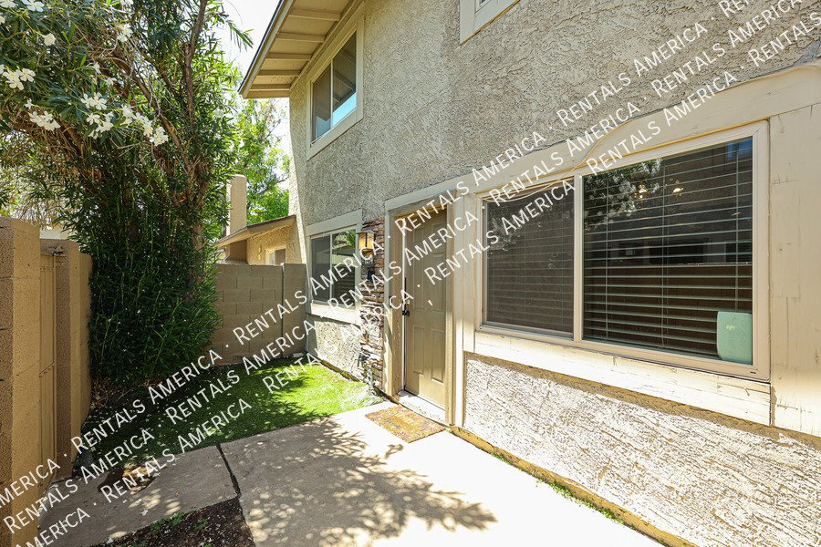Condo w/ 1Car garage 2 bed 1 1/2 Bath, Community Pool property image