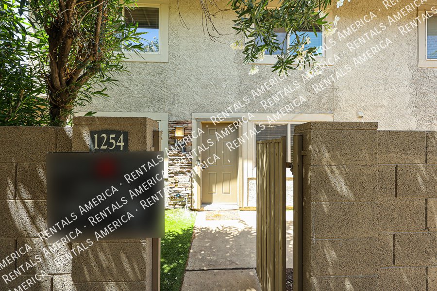 Condo w/ 1Car garage 2 bed 1 1/2 Bath, Community Pool property image