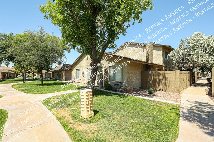 Condo w/ 1Car garage 2 bed 1 1/2 Bath, Community Pool property image