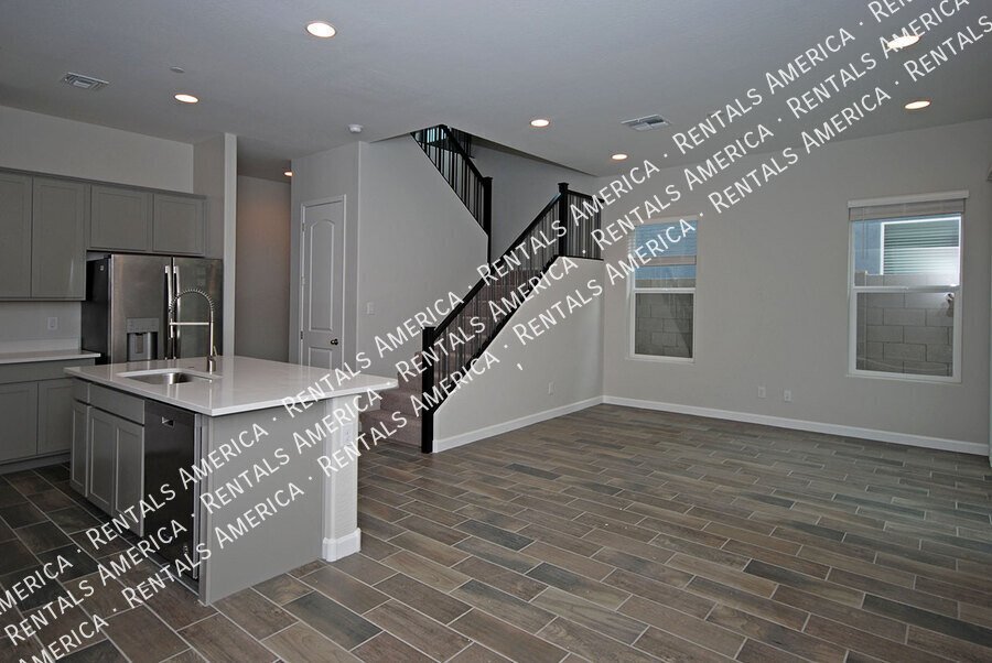 3725 E Catalina Dr property image