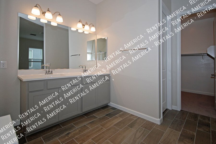 3725 E Catalina Dr property image