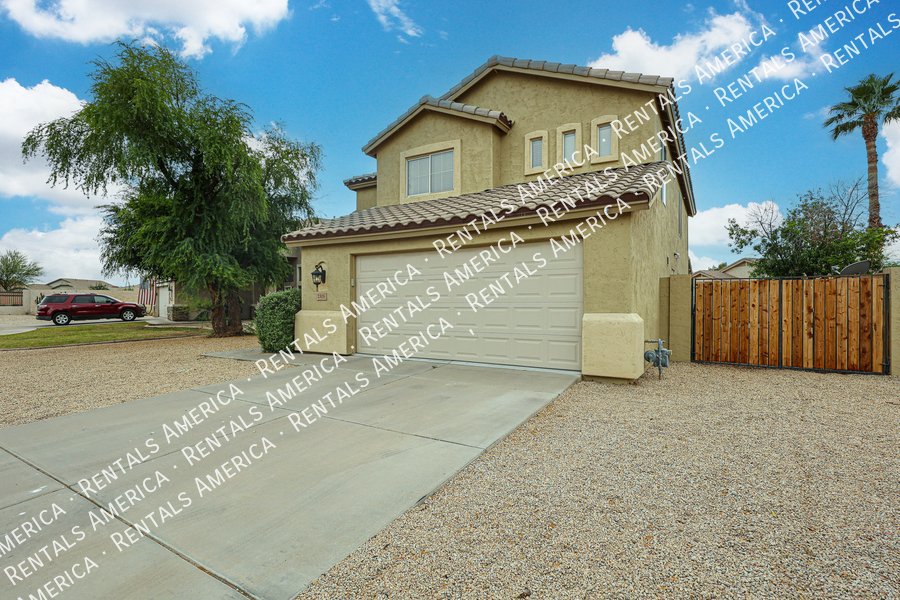4 Bed 3 Bath Pool Home in Chandlers Copper Commons property image