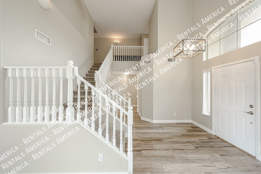 4 Bed 3 Bath Pool Home in Chandlers Copper Commons property image