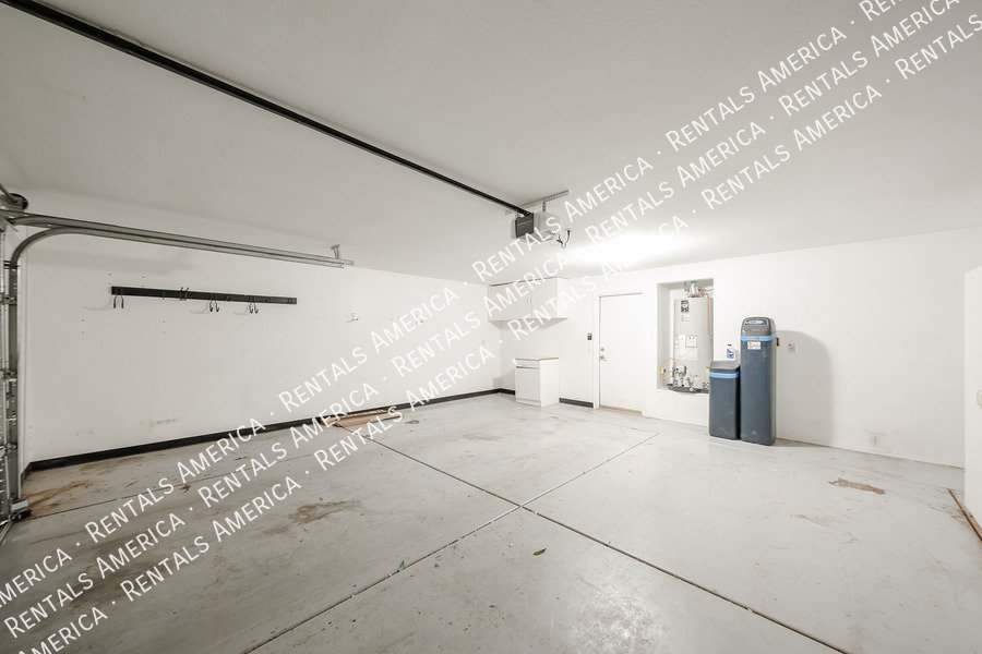 4 Bed 3 Bath Pool Home in Chandlers Copper Commons property image