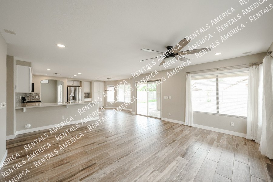 4 Bed 3 Bath Pool Home in Chandlers Copper Commons property image