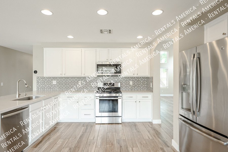 4 Bed 3 Bath Pool Home in Chandlers Copper Commons property image