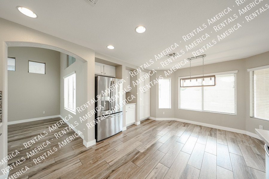 4 Bed 3 Bath Pool Home in Chandlers Copper Commons property image