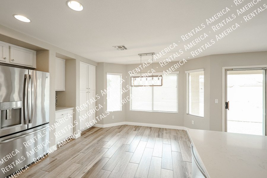 4 Bed 3 Bath Pool Home in Chandlers Copper Commons property image