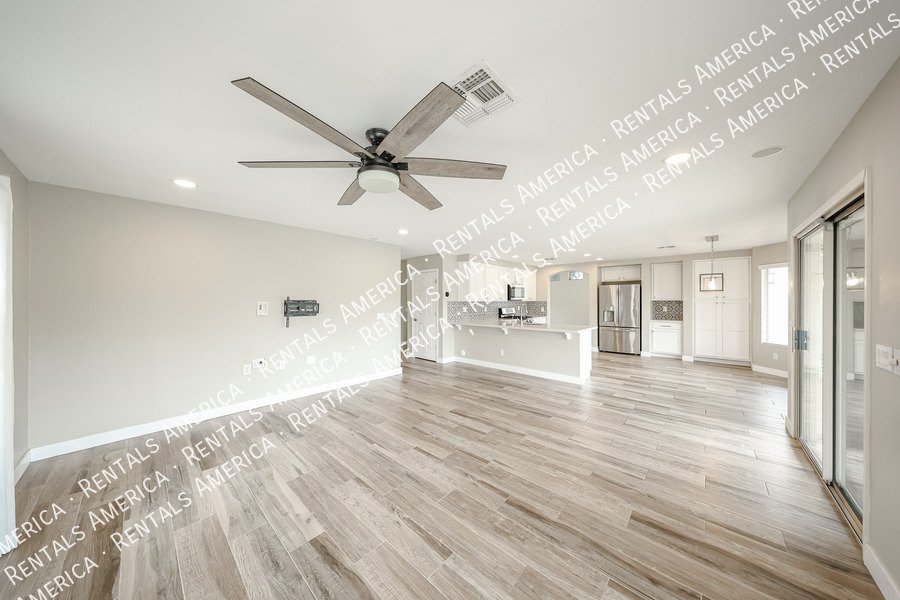 4 Bed 3 Bath Pool Home in Chandlers Copper Commons property image