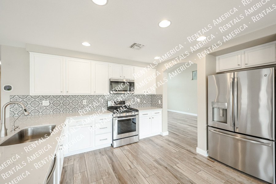 4 Bed 3 Bath Pool Home in Chandlers Copper Commons property image