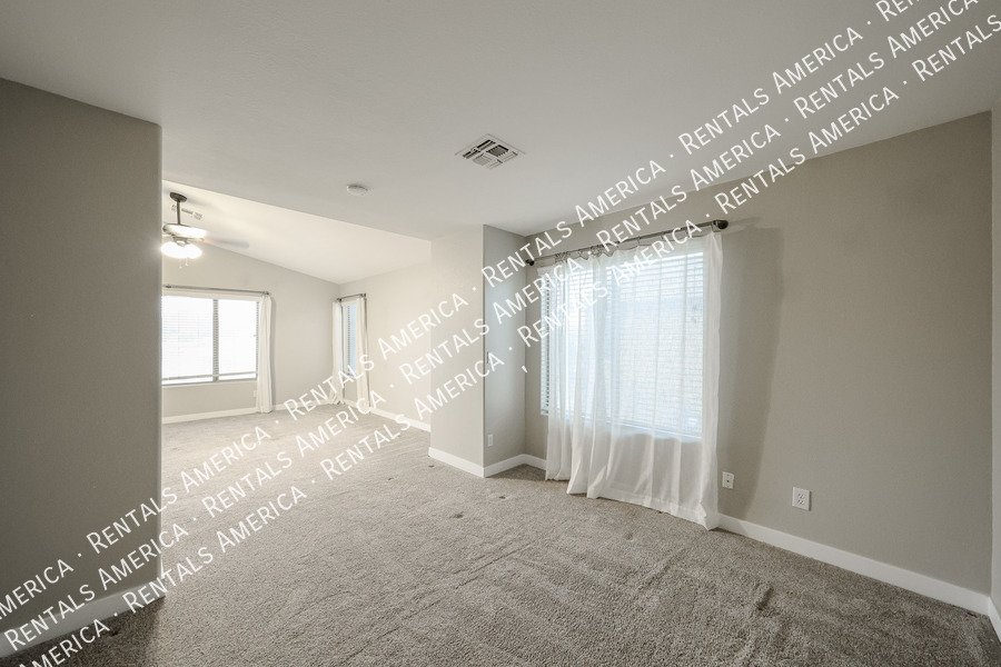 4 Bed 3 Bath Pool Home in Chandlers Copper Commons property image