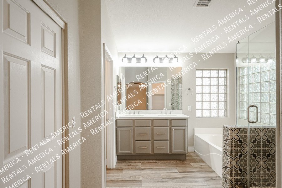 4 Bed 3 Bath Pool Home in Chandlers Copper Commons property image