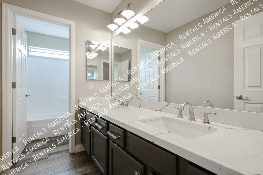 4 Bed 3 Bath Pool Home in Chandlers Copper Commons property image