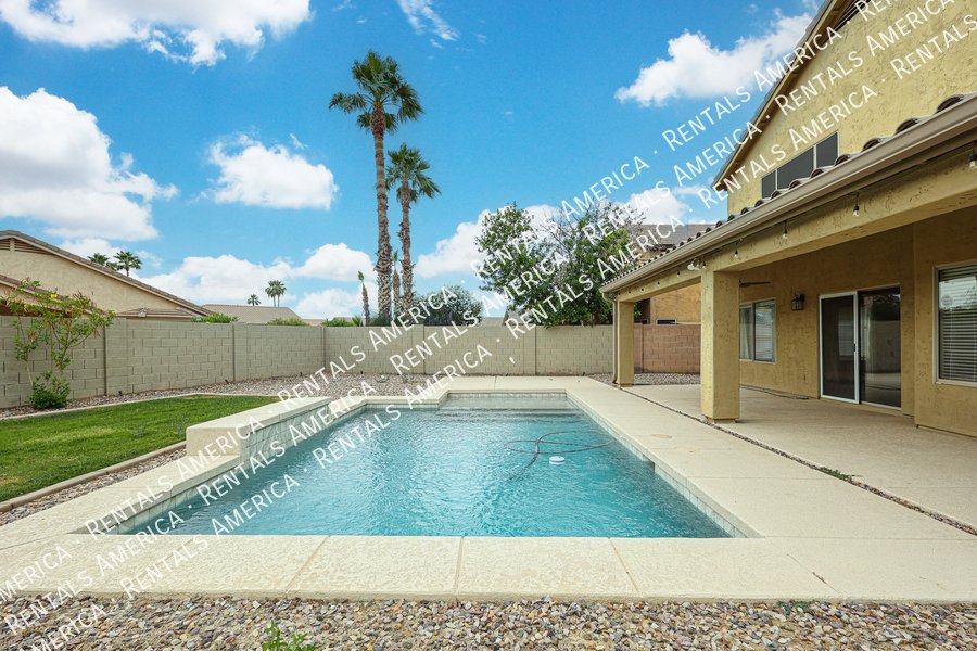 4 Bed 3 Bath Pool Home in Chandlers Copper Commons property image