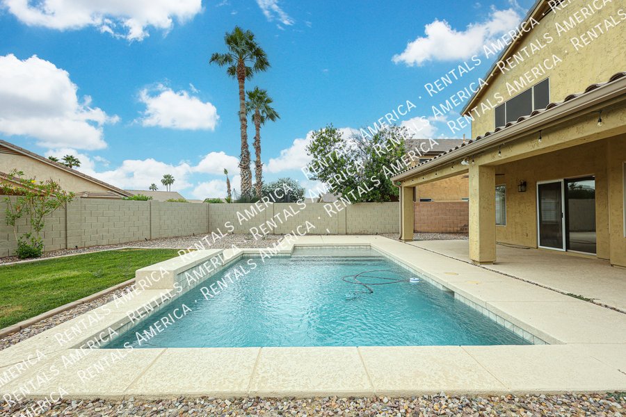 4 Bed 3 Bath Pool Home in Chandlers Copper Commons property image