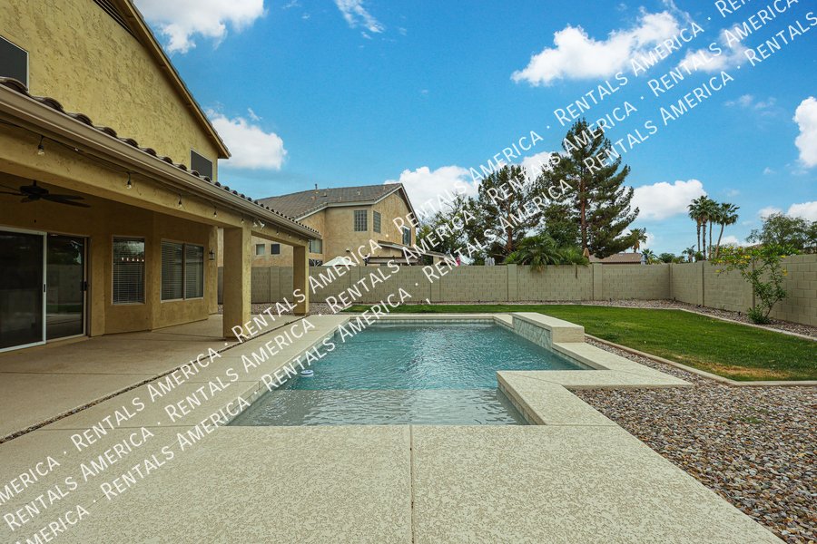 4 Bed 3 Bath Pool Home in Chandlers Copper Commons property image