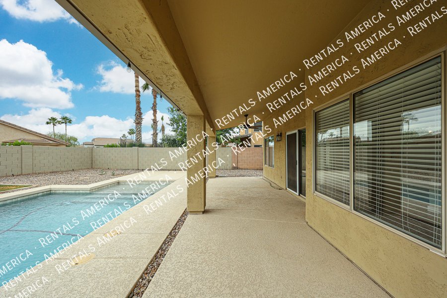 4 Bed 3 Bath Pool Home in Chandlers Copper Commons property image