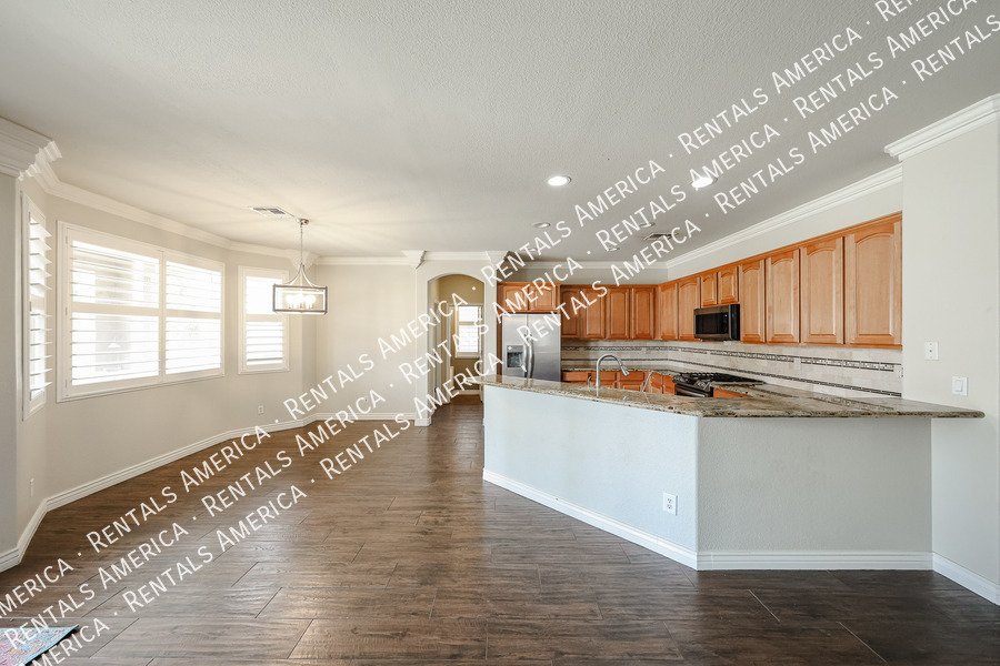 Spacious 4-bed, 2 1/2 bath home located in desirable San Tan Ranch property image