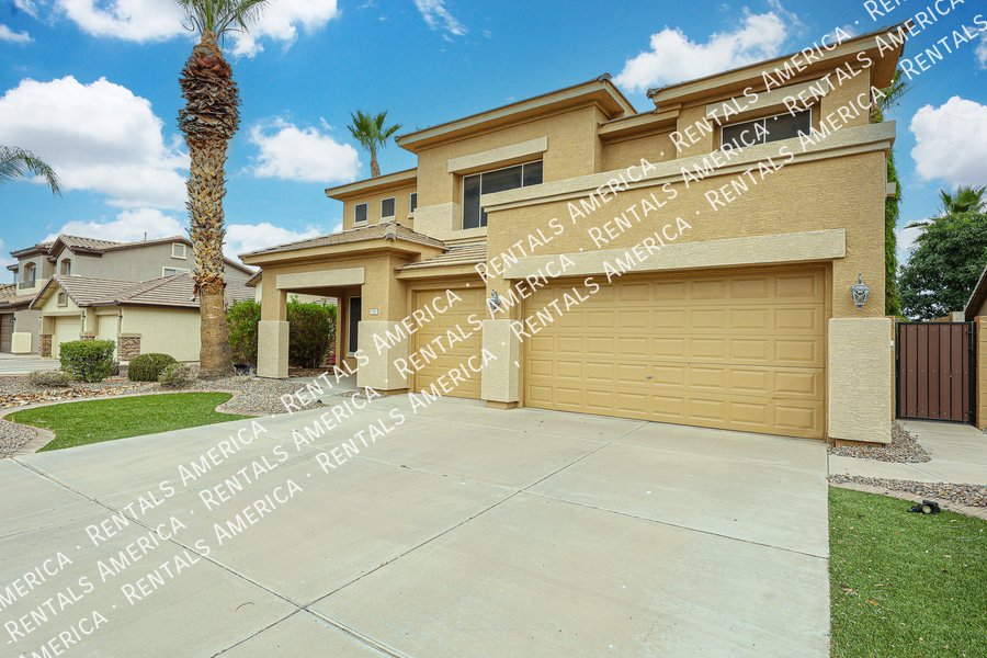 Spacious 4-bed, 2 1/2 bath home located in desirable San Tan Ranch property image