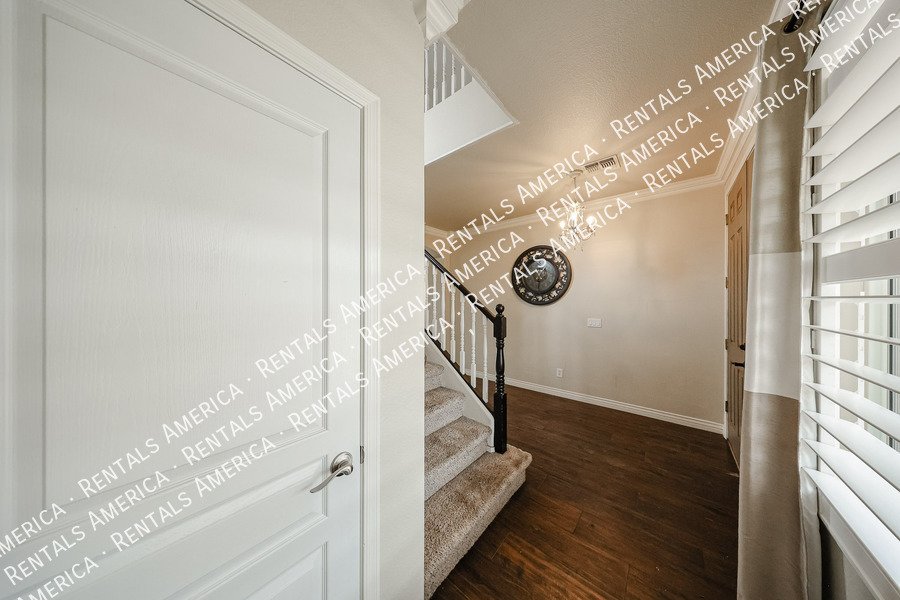 Spacious 4-bed, 2 1/2 bath home located in desirable San Tan Ranch property image