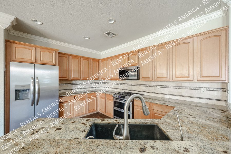 Spacious 4-bed, 2 1/2 bath home located in desirable San Tan Ranch property image