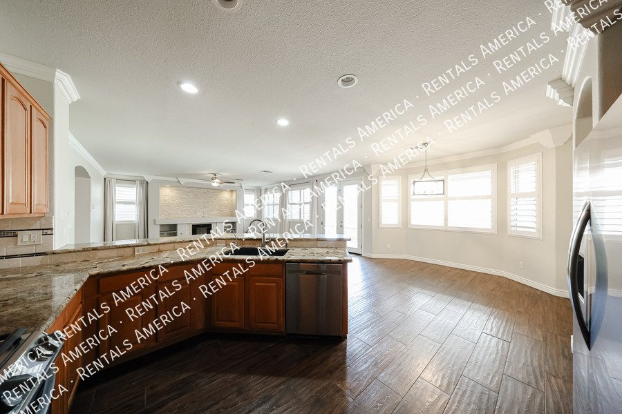 Spacious 4-bed, 2 1/2 bath home located in desirable San Tan Ranch property image