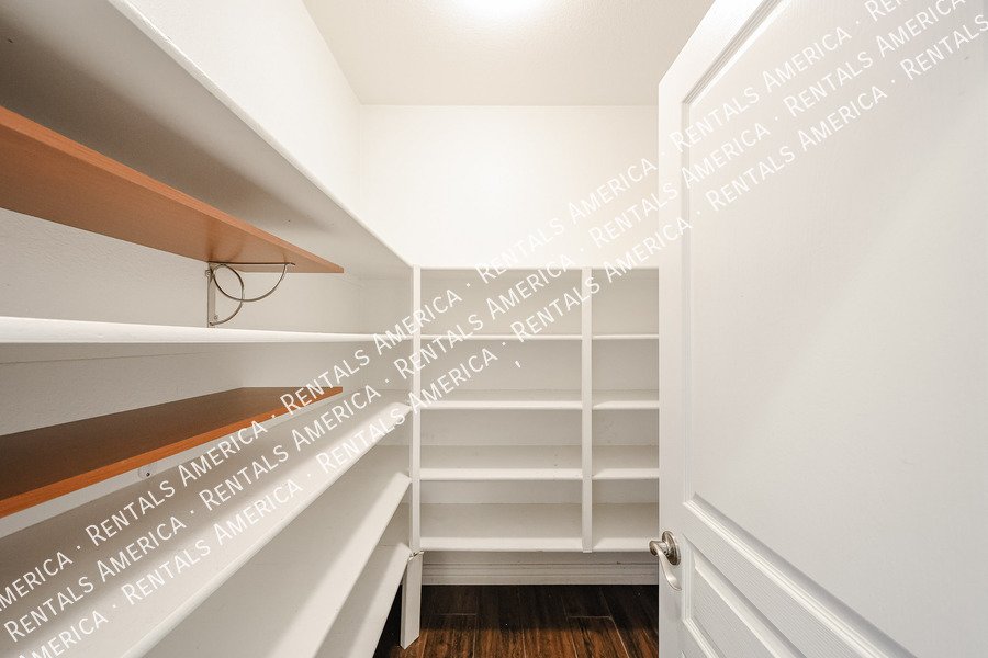 Spacious 4-bed, 2 1/2 bath home located in desirable San Tan Ranch property image