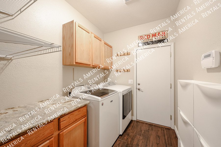 Spacious 4-bed, 2 1/2 bath home located in desirable San Tan Ranch property image