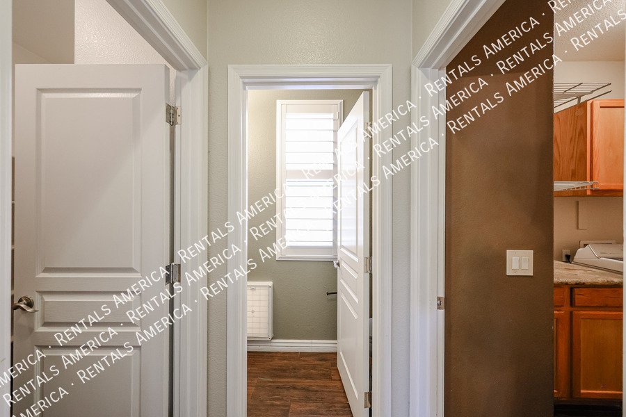 Spacious 4-bed, 2 1/2 bath home located in desirable San Tan Ranch property image