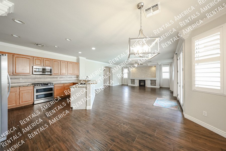 Spacious 4-bed, 2 1/2 bath home located in desirable San Tan Ranch property image